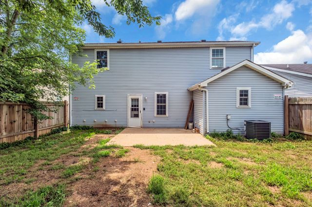 99 Edgehill Ln, Hendersonville, TN 37075