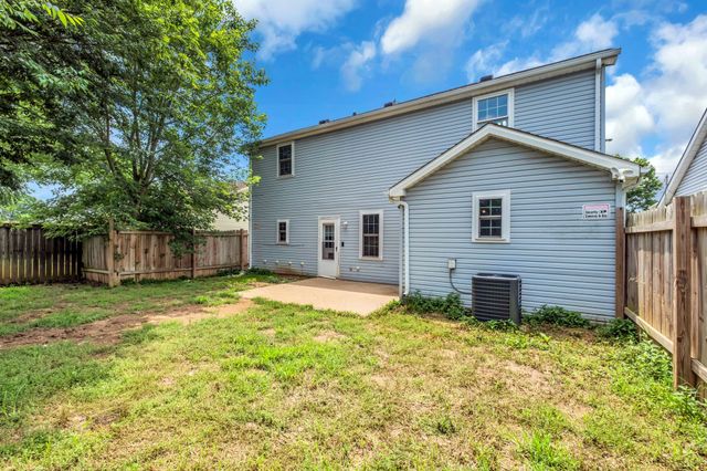 99 Edgehill Ln, Hendersonville, TN 37075