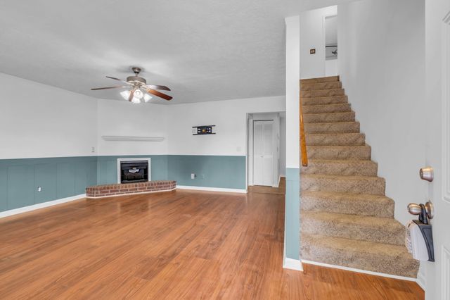 99 Edgehill Ln, Hendersonville, TN 37075