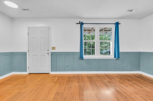 99 Edgehill Ln, Hendersonville, TN 37075