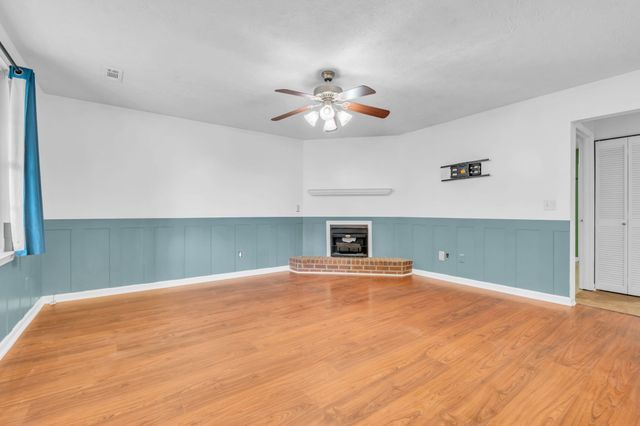 99 Edgehill Ln, Hendersonville, TN 37075
