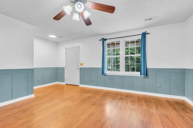 99 Edgehill Ln, Hendersonville, TN 37075