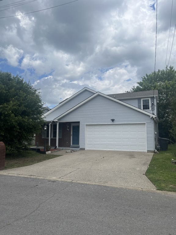 99 Edgehill Ln, Hendersonville, TN 37075