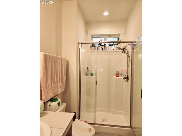 12740 Se GATEWAY Dr, Happy Valley, OR 97086