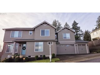12740 Se GATEWAY Dr, Happy Valley, OR 97086