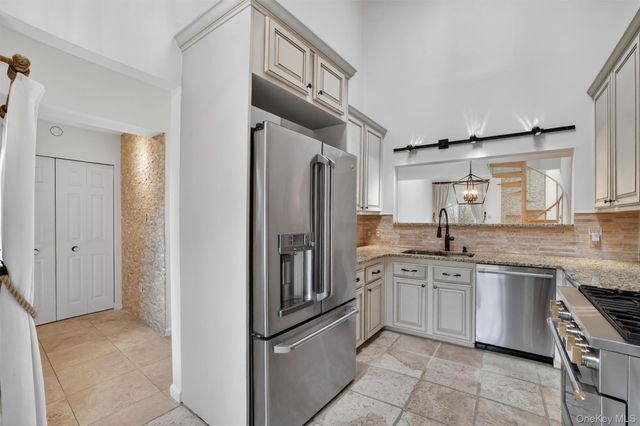 9 Nicole Circle 8, Ossining, NY 10562