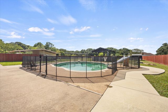 1089 Oak Hollow Lane, Combine, TX 75159