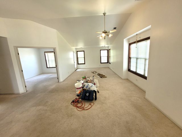 321 Sheffield Drive 321, Schaumburg, IL 60194