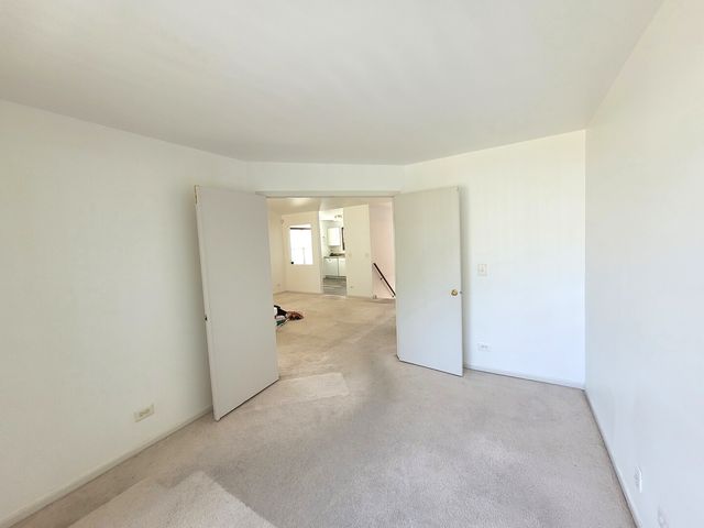 321 Sheffield Drive 321, Schaumburg, IL 60194