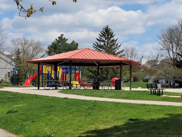 321 Sheffield Drive 321, Schaumburg, IL 60194