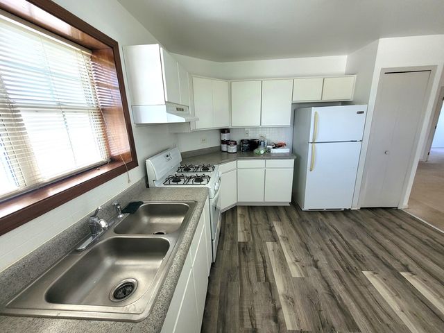 321 Sheffield Drive 321, Schaumburg, IL 60194