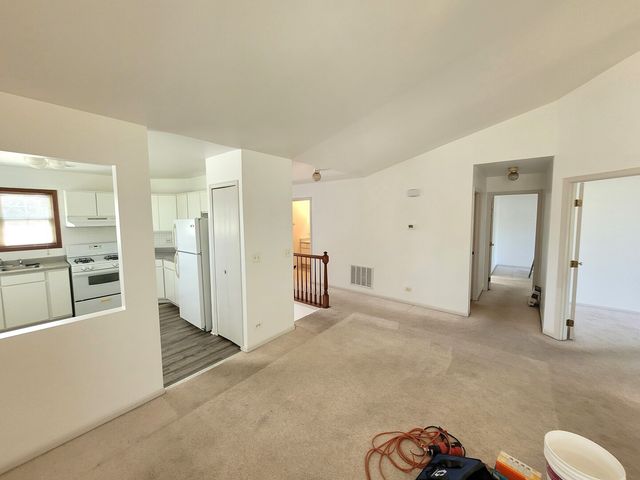 321 Sheffield Drive 321, Schaumburg, IL 60194