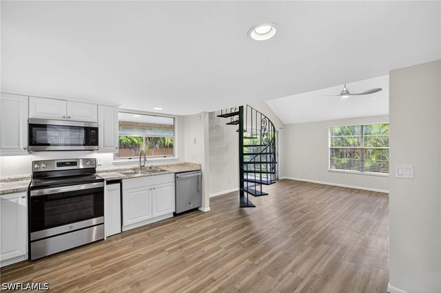 151 Crown DR, Naples, FL 34110