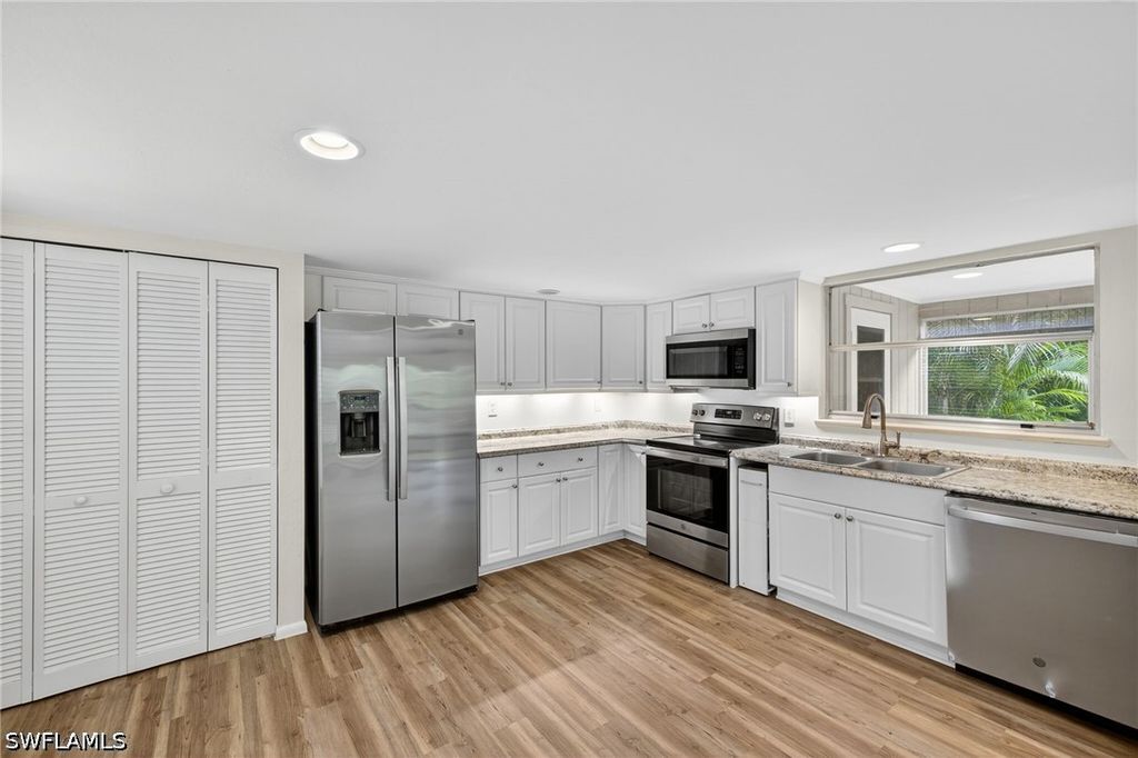151 Crown DR, Naples, FL 34110