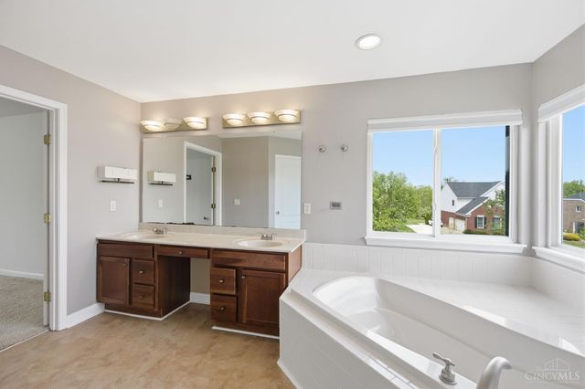 1220 Fox Hollow Drive, Lebanon, OH 45036