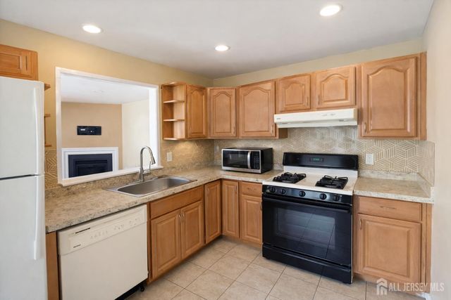 1413 Pebble Place, Sayreville, NJ 08859