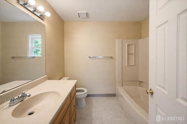 1413 Pebble Place, Sayreville, NJ 08859