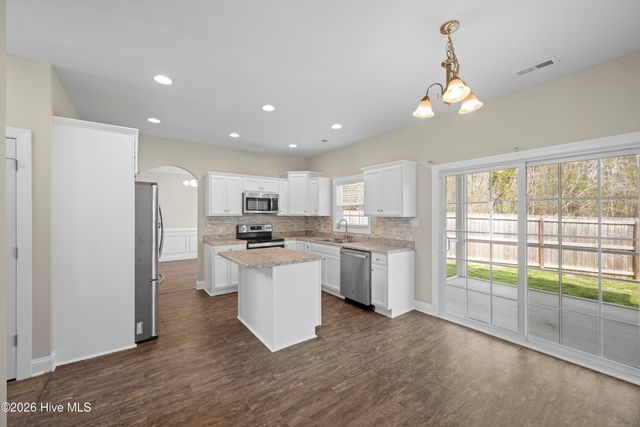 723 Kiwi Stone Circle, Jacksonville, NC 28546