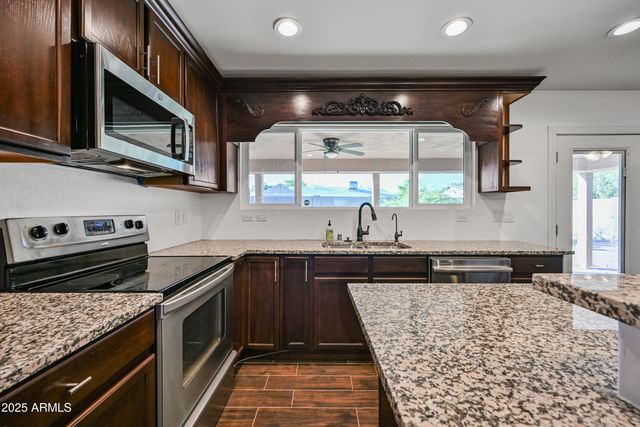 2914 E Michelle Drive, Phoenix, AZ 85032