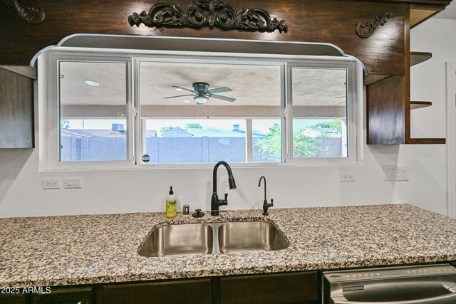2914 E Michelle Drive, Phoenix, AZ 85032