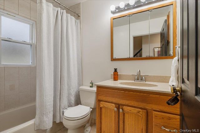 223 Bread And Cheese Hollow Road, Northport, NY 11768