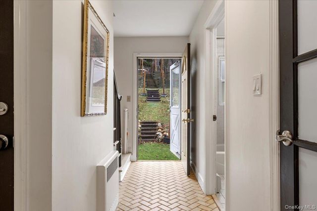 223 Bread And Cheese Hollow Road, Northport, NY 11768