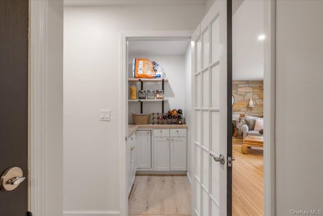 223 Bread And Cheese Hollow Road, Northport, NY 11768