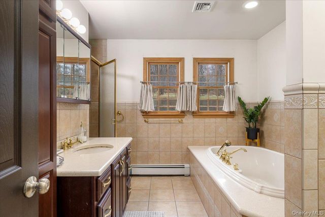 223 Bread And Cheese Hollow Road, Northport, NY 11768