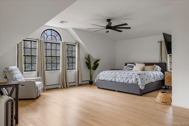 223 Bread And Cheese Hollow Road, Northport, NY 11768