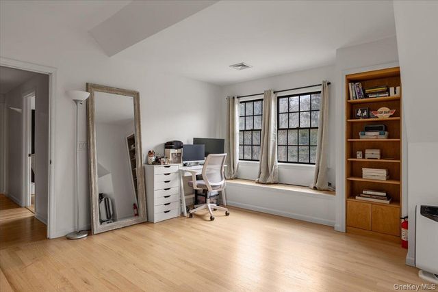 223 Bread And Cheese Hollow Road, Northport, NY 11768