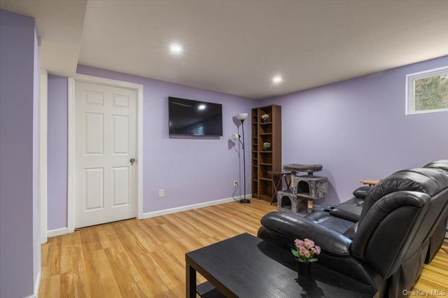 223 Bread And Cheese Hollow Road, Northport, NY 11768