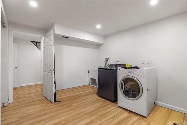 223 Bread And Cheese Hollow Road, Northport, NY 11768