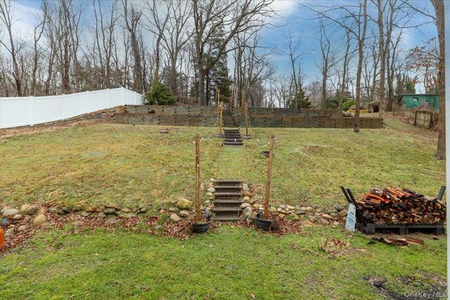 223 Bread And Cheese Hollow Road, Northport, NY 11768