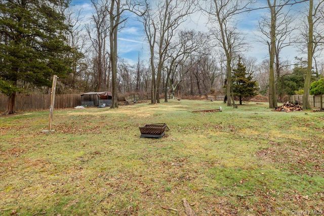 223 Bread And Cheese Hollow Road, Northport, NY 11768