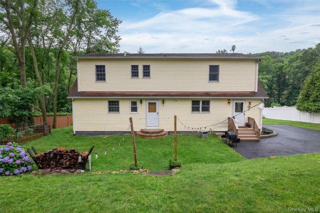 223 Bread And Cheese Hollow Road, Fort Salonga, NY 11768