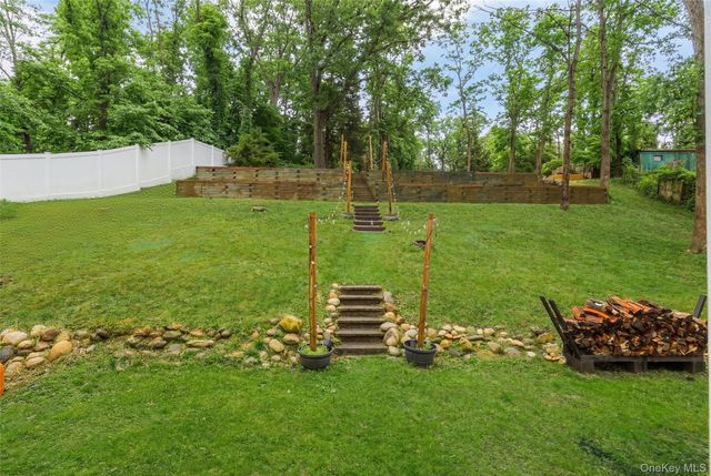 223 Bread And Cheese Hollow Road, Fort Salonga, NY 11768