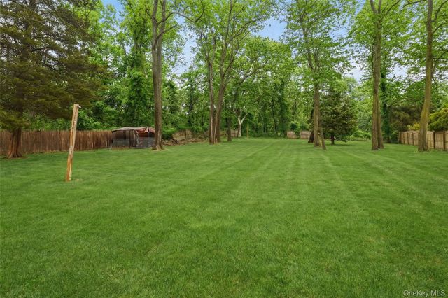 223 Bread And Cheese Hollow Road, Fort Salonga, NY 11768