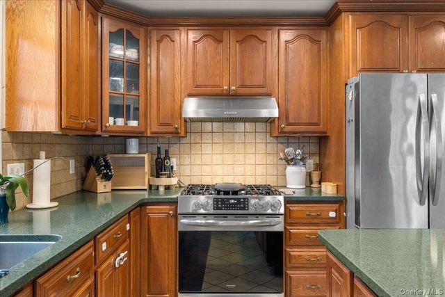 223 Bread And Cheese Hollow Road, Northport, NY 11768