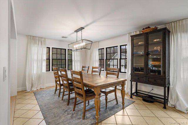 223 Bread And Cheese Hollow Road, Northport, NY 11768