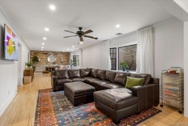 223 Bread And Cheese Hollow Road, Northport, NY 11768