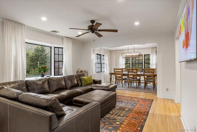 223 Bread And Cheese Hollow Road, Northport, NY 11768