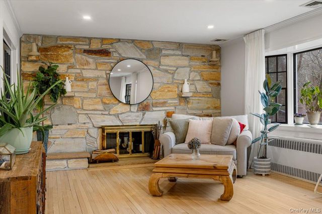 223 Bread And Cheese Hollow Road, Northport, NY 11768