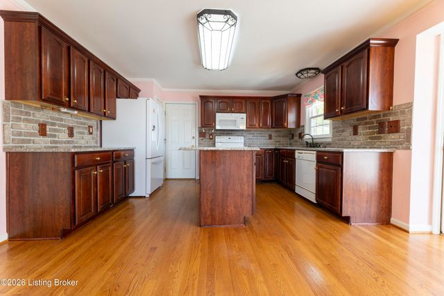 1908 Riva Ridge Rd, Louisville, KY 40214