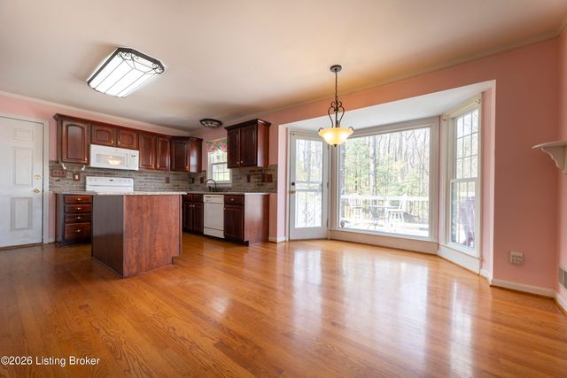 1908 Riva Ridge Rd, Louisville, KY 40214