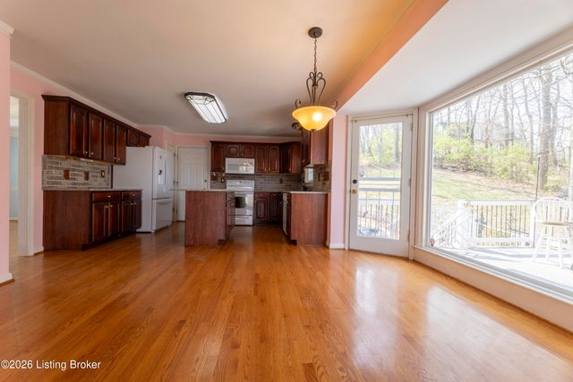 1908 Riva Ridge Rd, Louisville, KY 40214