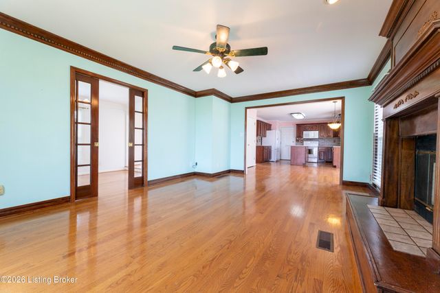 1908 Riva Ridge Rd, Louisville, KY 40214