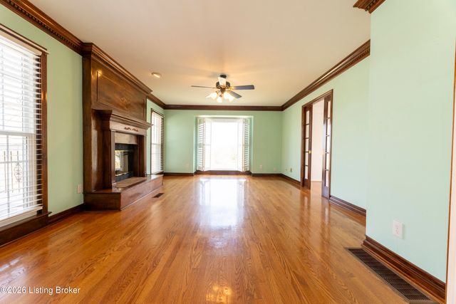 1908 Riva Ridge Rd, Louisville, KY 40214