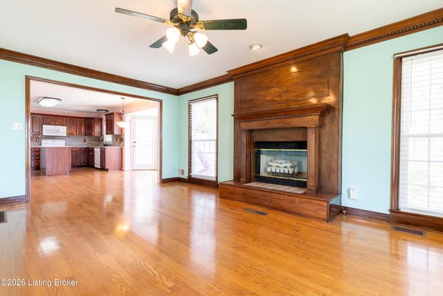 1908 Riva Ridge Rd, Louisville, KY 40214