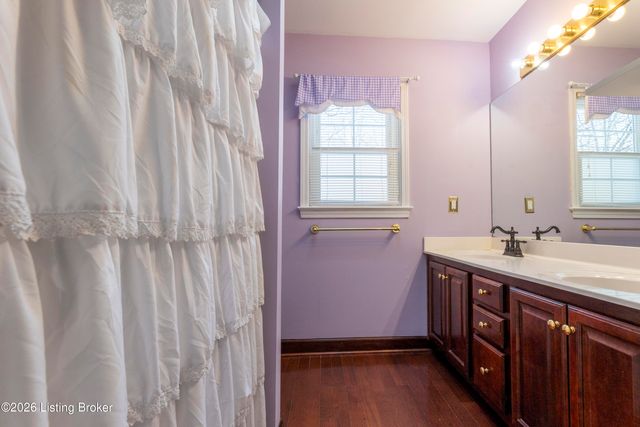 1908 Riva Ridge Rd, Louisville, KY 40214