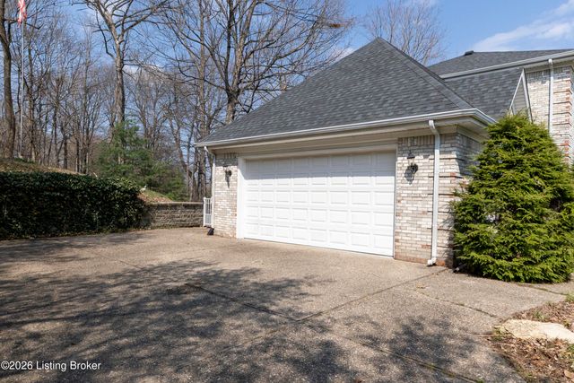 1908 Riva Ridge Rd, Louisville, KY 40214